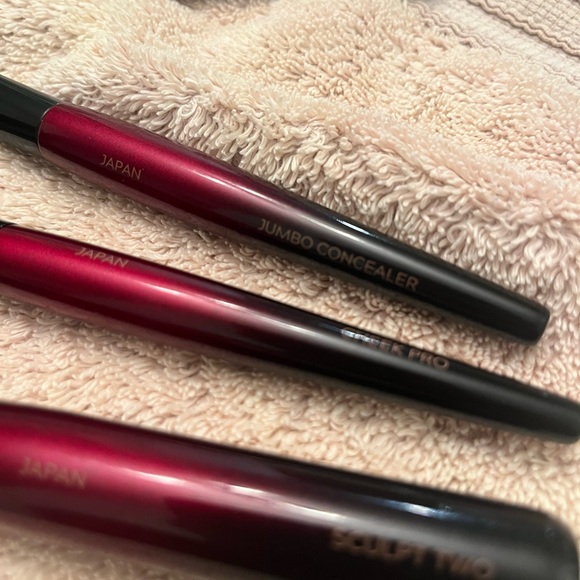 Sonia G and Wayne Goss Makeup Brushes - Picture 3 of 13